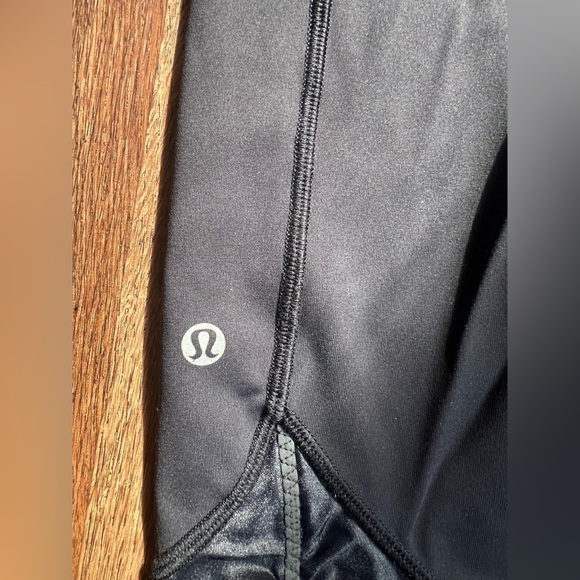 Lululemon Athletica Black Capris womens size - Picture 4 of 7
